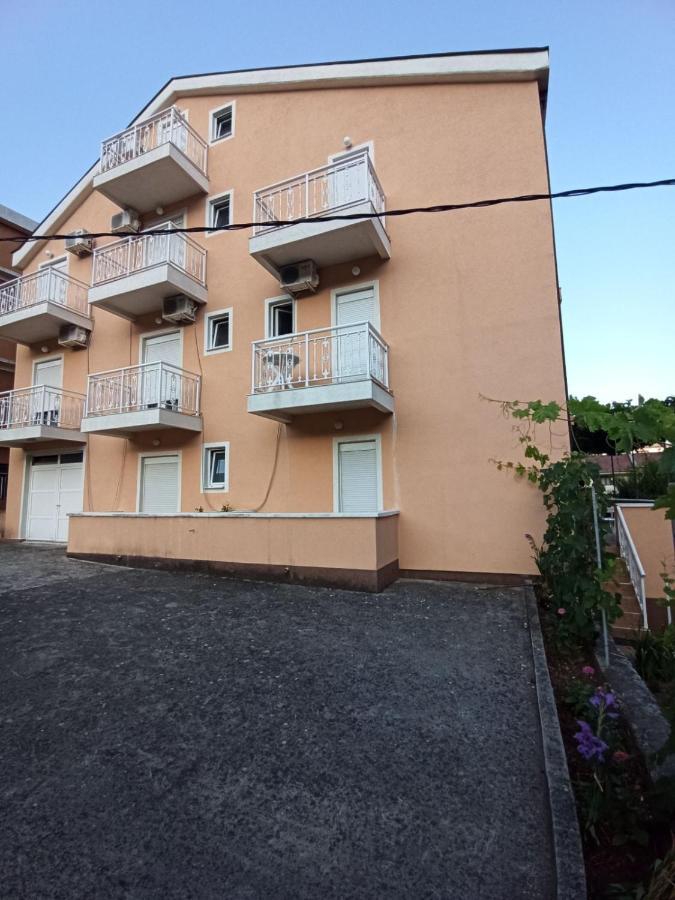 בודווה Apartments Parapid מראה חיצוני תמונה