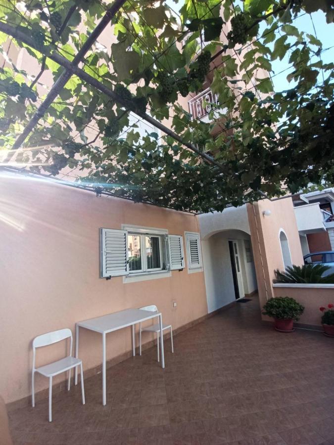 בודווה Apartments Parapid מראה חיצוני תמונה