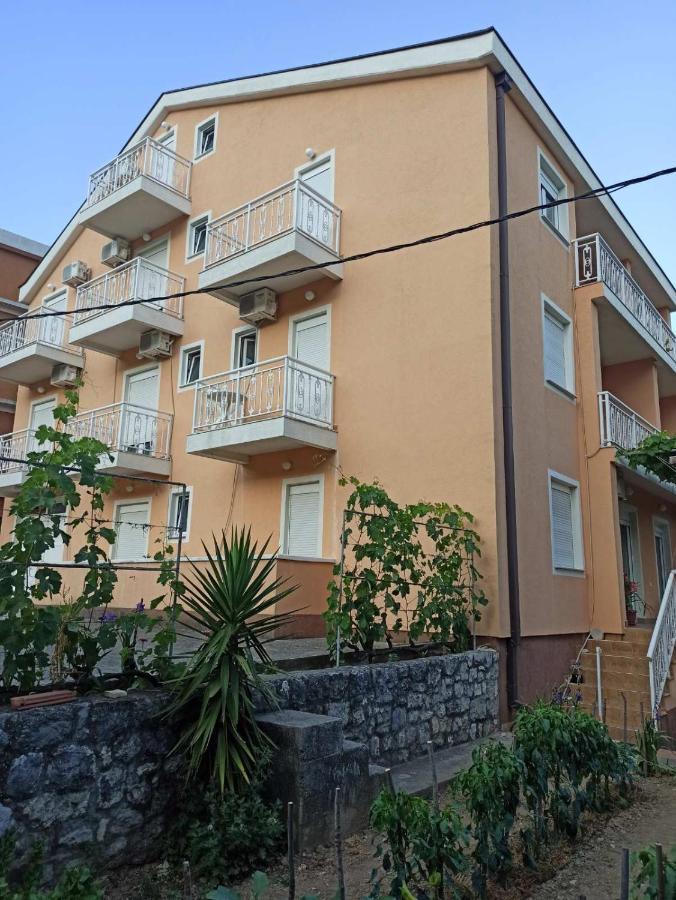 בודווה Apartments Parapid מראה חיצוני תמונה