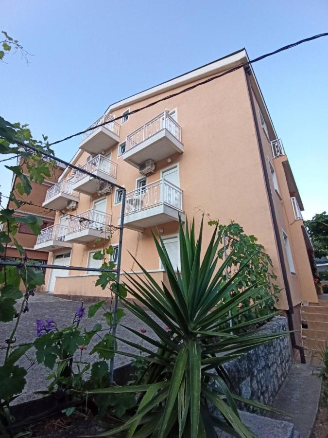בודווה Apartments Parapid מראה חיצוני תמונה